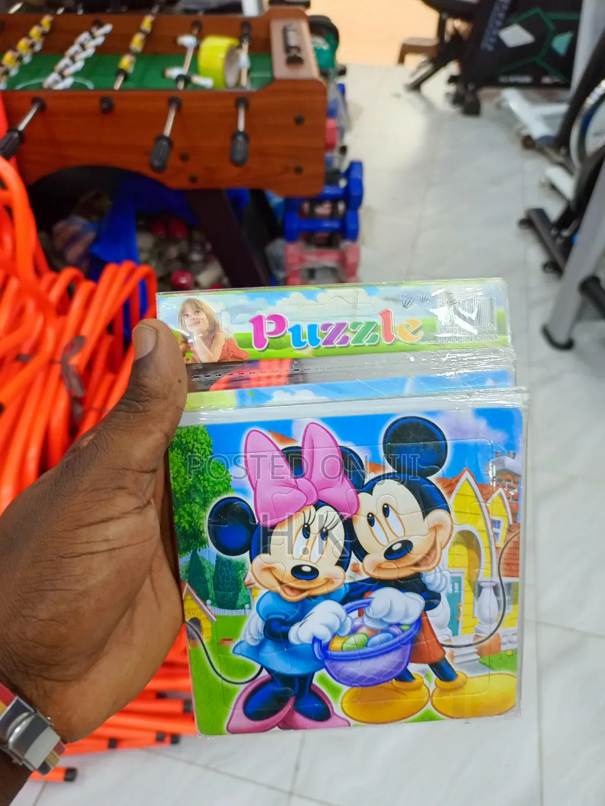 Jigsaw Puzzle Featuring the Disney Characters Mickey and Minnie Mouse.