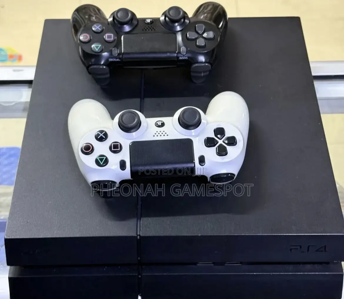 Ps4 Fully Functional, Comes With 2 Controllers and 15 Bonus Games.