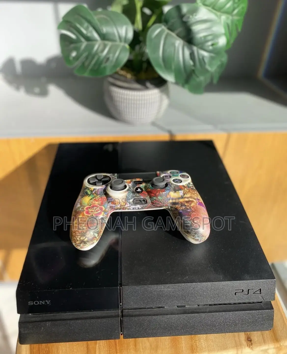Playstation 4 — 2 Controllers, 17 Games, Top Condition!