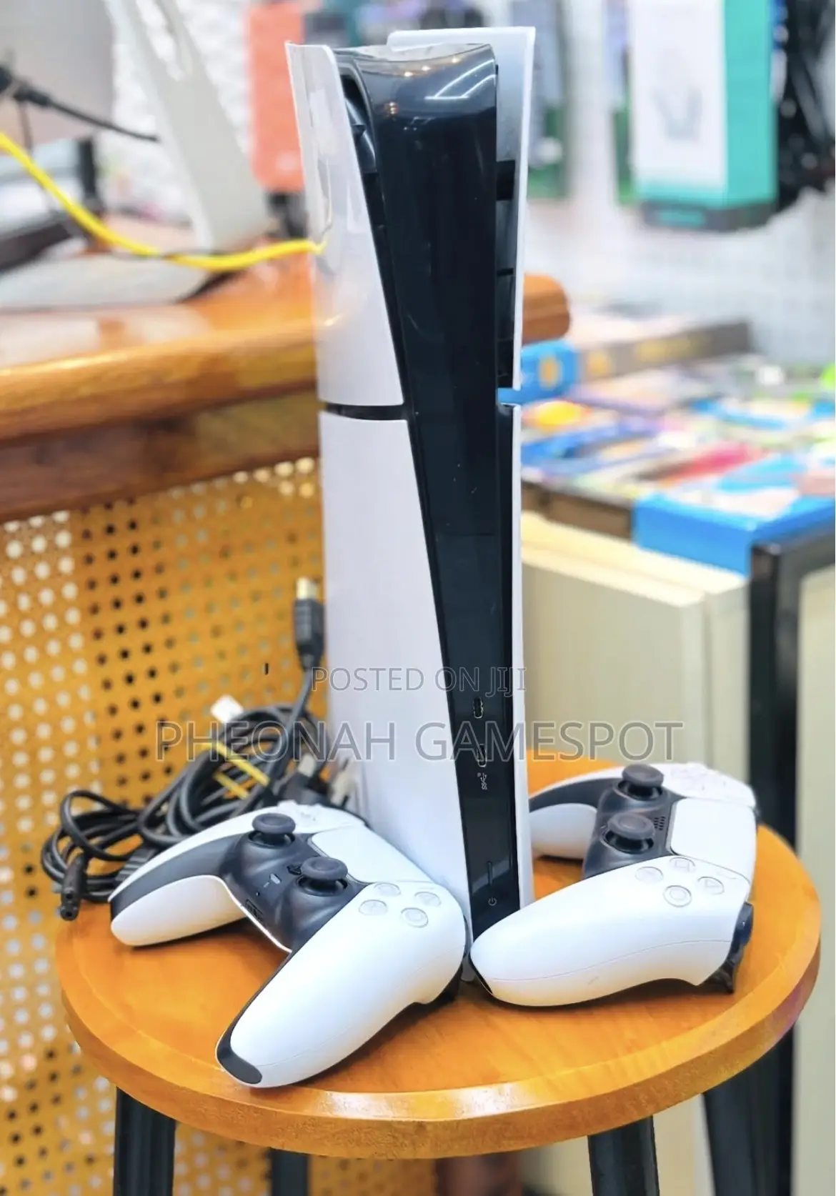 Playstation 5 Slim — 2 Pads, 4 Titles, Limited Offer!