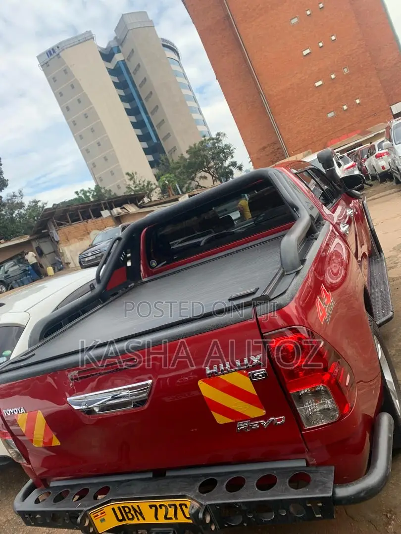 Toyota Hilux 2015 Red