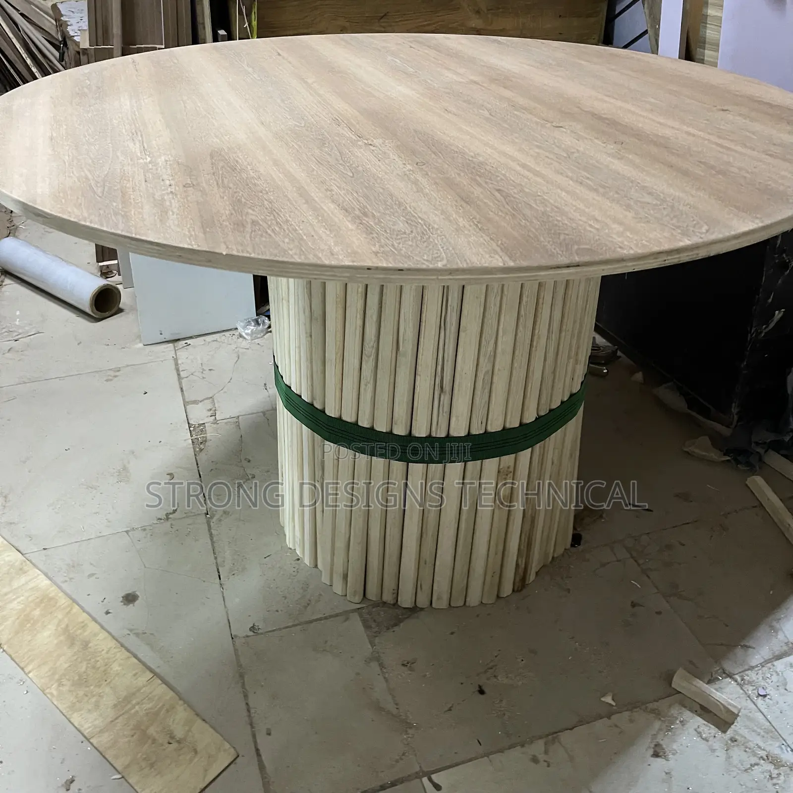 120 Cm Round Fluted Dining Table for Homes/ Hotels/ Restaurants/ Bars