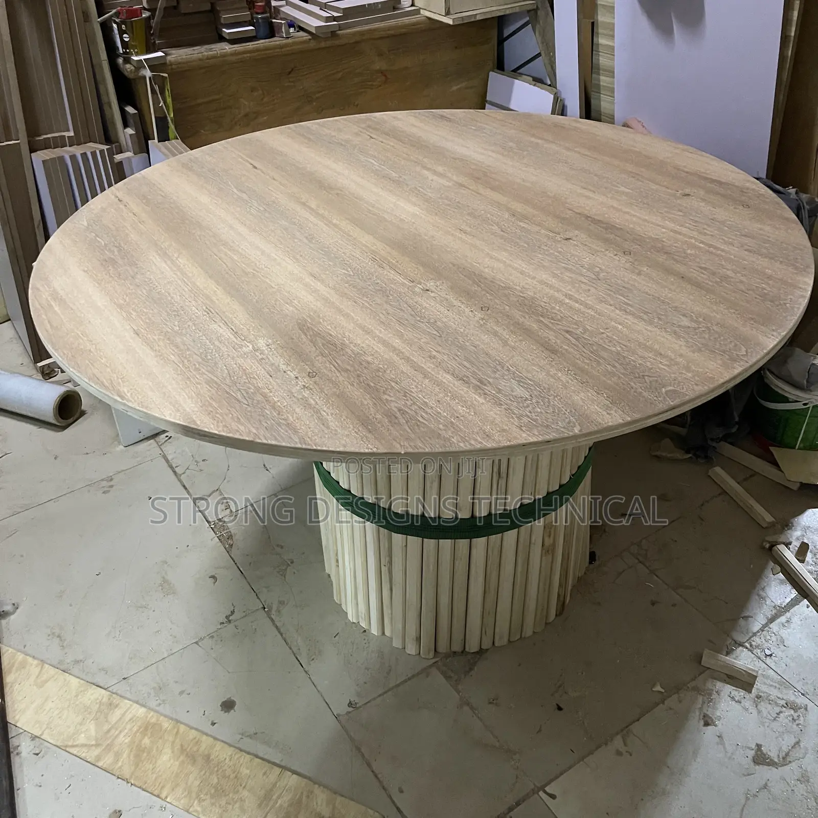 120 Cm Round Fluted Dining Table for Homes/ Hotels/ Restaurants/ Bars
