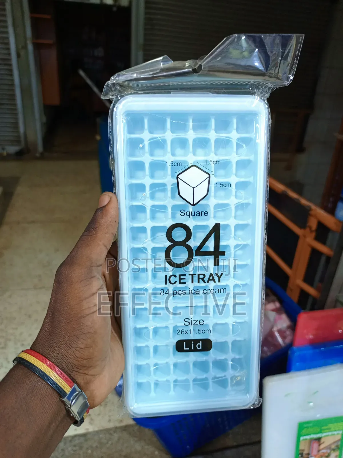 Ice Cube Tray With a Lid 84 Cubes