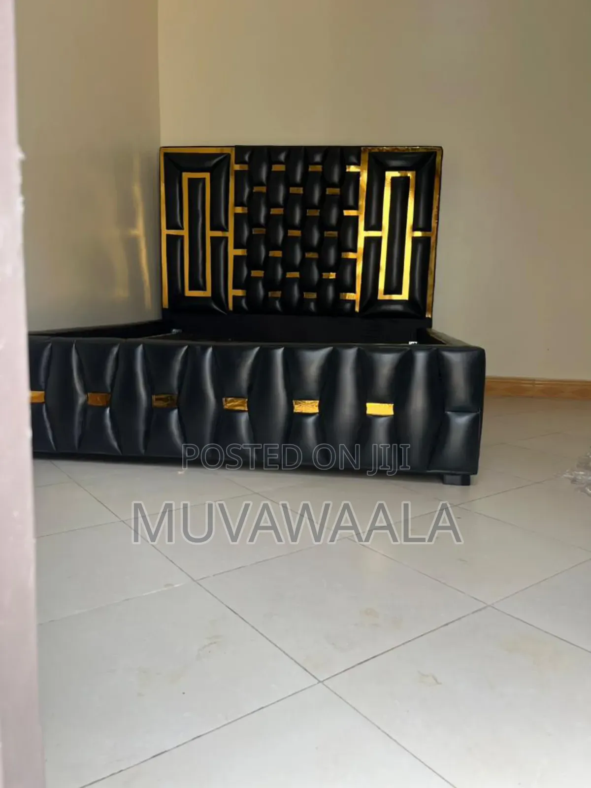 Black Bed 5by6