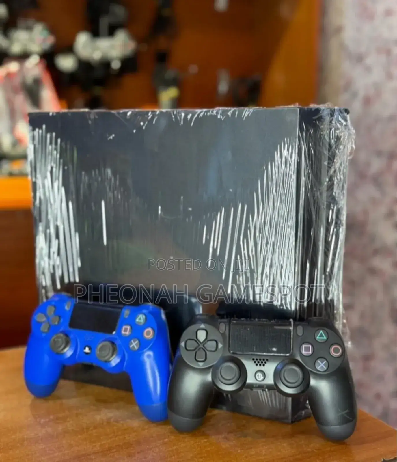 Chipped Ps4 Standard: 12 Games, 2 New Controllers, Warranty