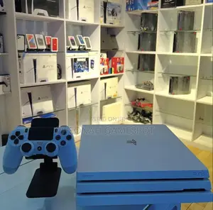 Playstation 4 Pro — Double Pads, 15 Games, Total Fun!