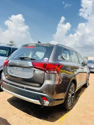 Mitsubishi Outlander 2.0 PHEV AWD 2017 Beige
