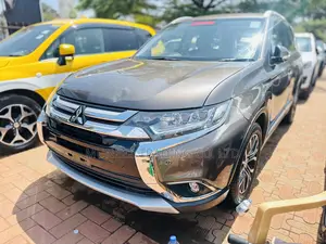 Mitsubishi Outlander 2.0 PHEV AWD 2017 Beige