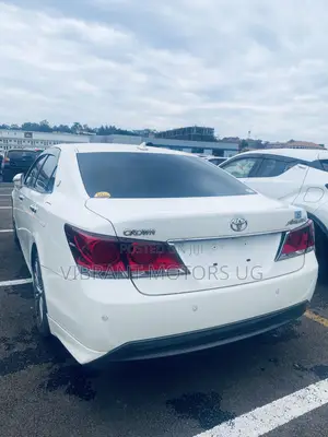 Toyota Crown 2017 White