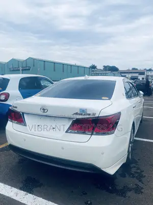 Toyota Crown 2017 White