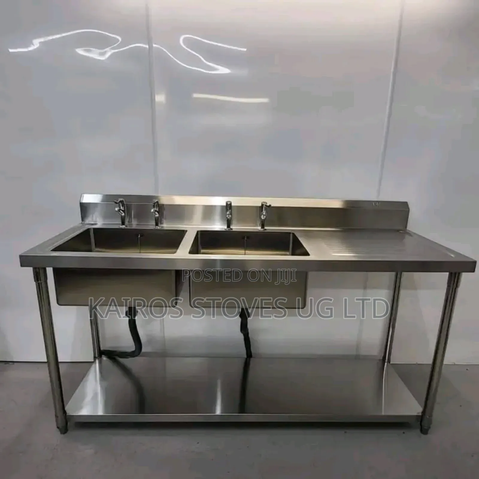 Commercial Double Sink With a Lower Shelf