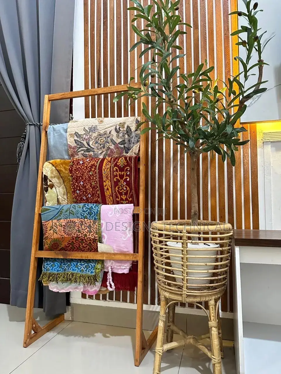 Ladder Hanger for Scarves / Towels