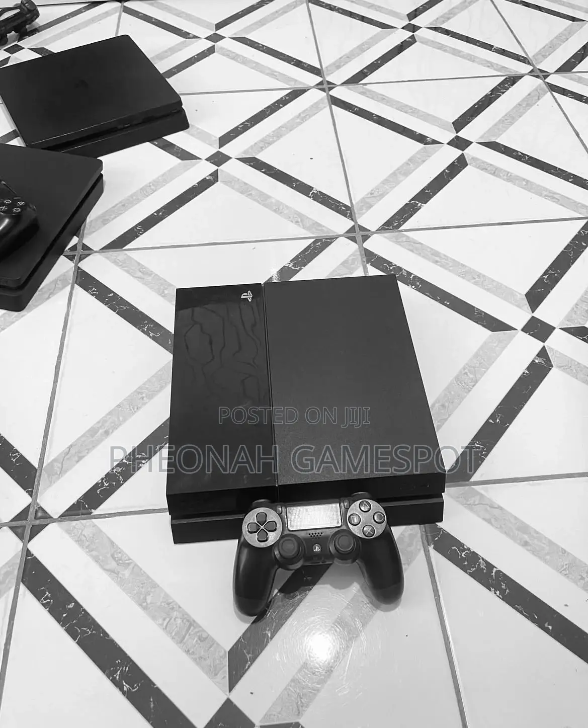 Ps4 Standard — 2 Controllers + 11 Fun Games Included!
