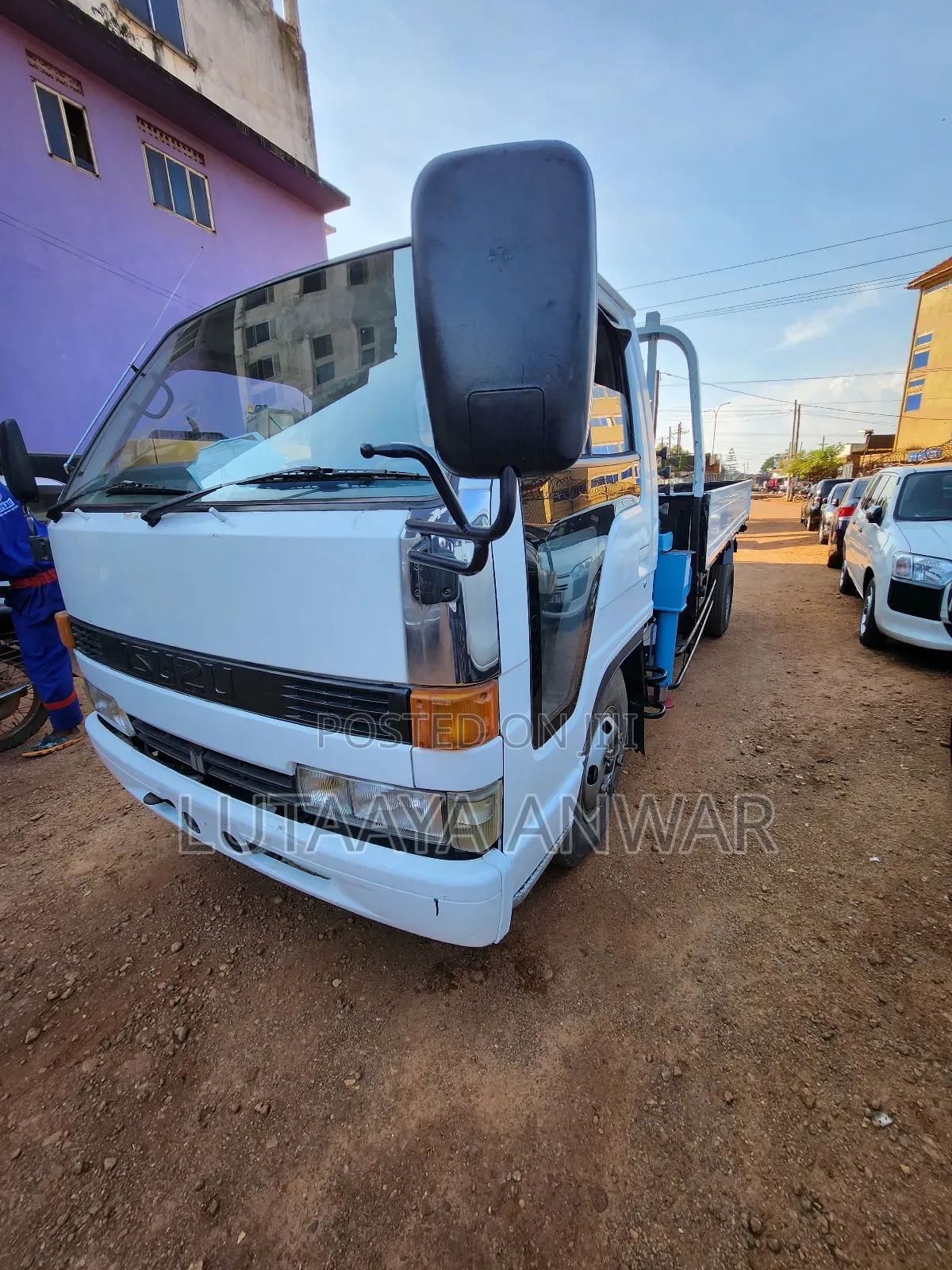 Isuzu Elf Truck Crane