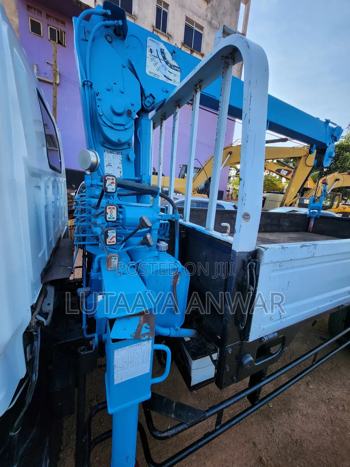 Isuzu Elf Truck Crane