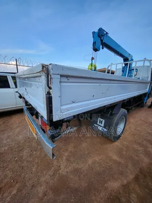 Isuzu Elf Truck Crane