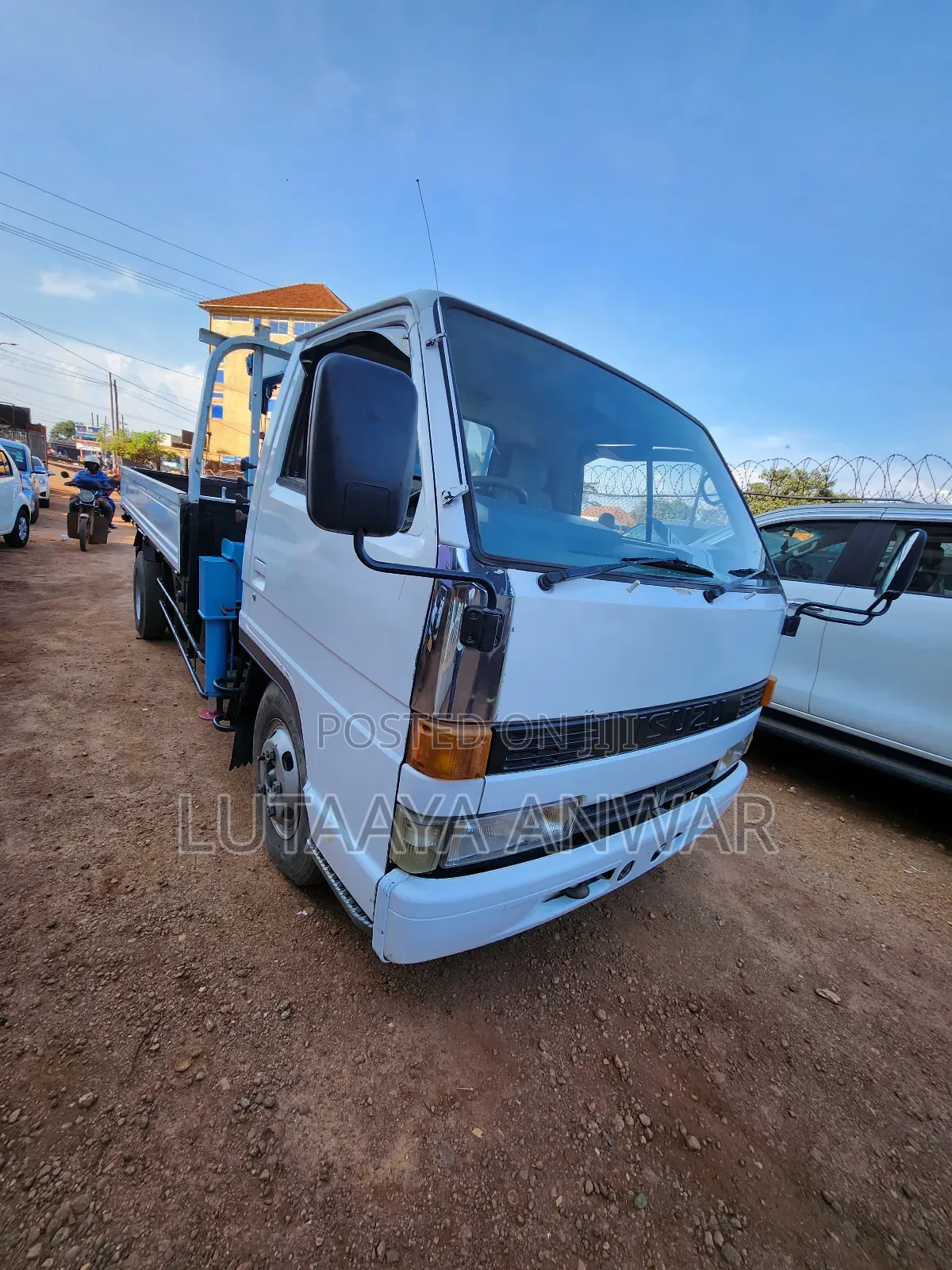 Isuzu Elf Truck Crane