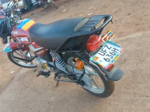 TVS HLX 125 2021 Red