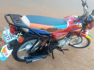 Bajaj Boxer 125 2021 Red