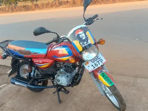 Bajaj Boxer 125 2022 Red