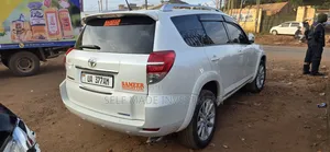 Toyota Vanguard 2011 White