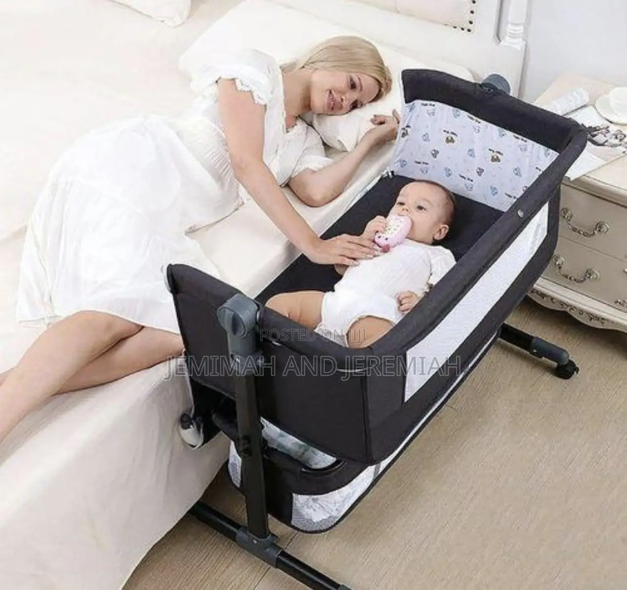 Baby-Mother Bedside Baby Bed/Bassinet With Mosquito Net