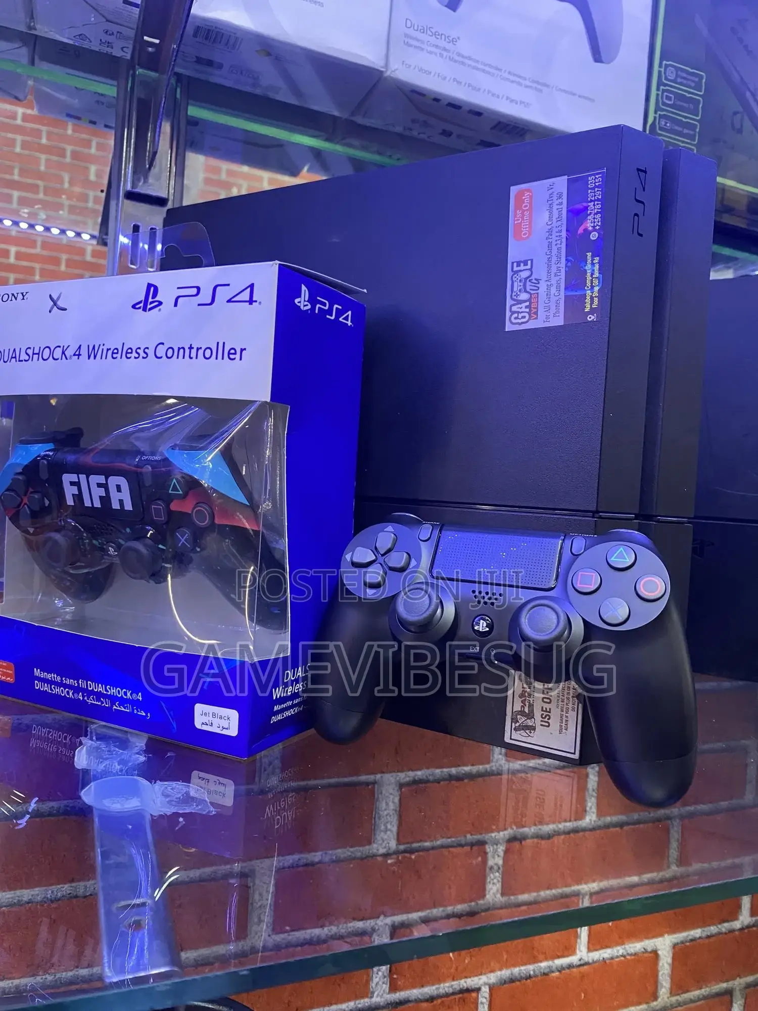 Ps4 and 2 Pairs of Dualshock 4 Wireless