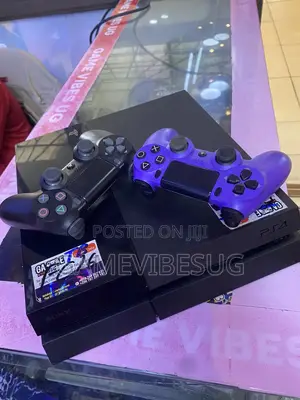 Ps4 Used Plus 2 Games Controllers
