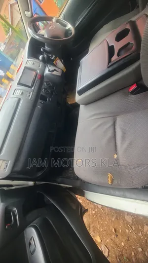 Toyota HiAce 2012 White