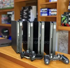 Playstation 4 — 2 Pads, 10 Games, Full Setup Included!
