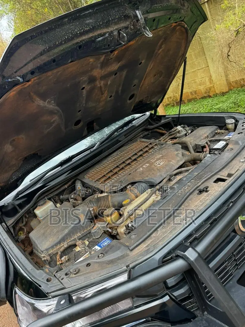 Toyota Land Cruiser 4.5 V8 GX-R 2015 Black