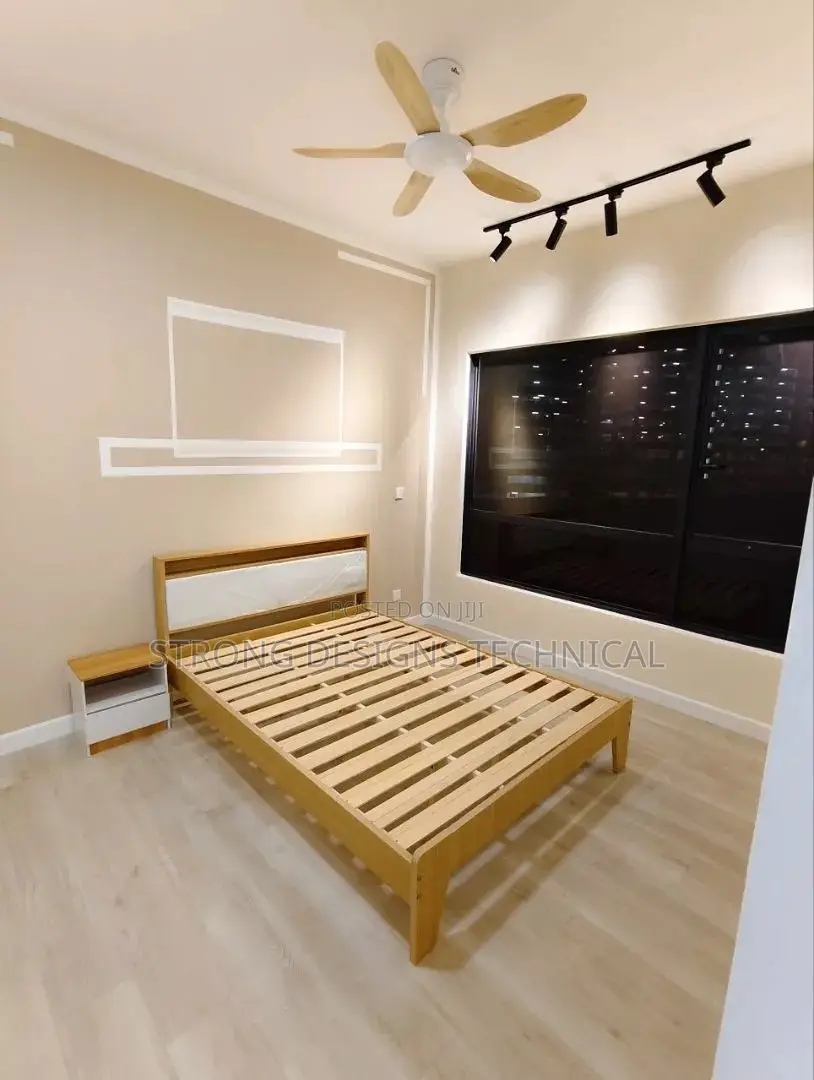 4 X 6ft Solid Wood Bed.