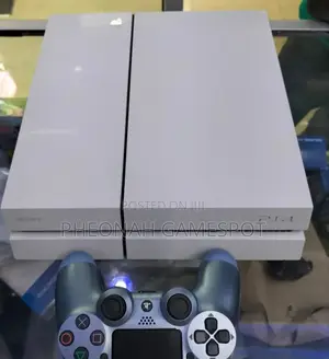 Playstation 4 — 2 Pads, 14 Top Titles, Plug And Enjoy!