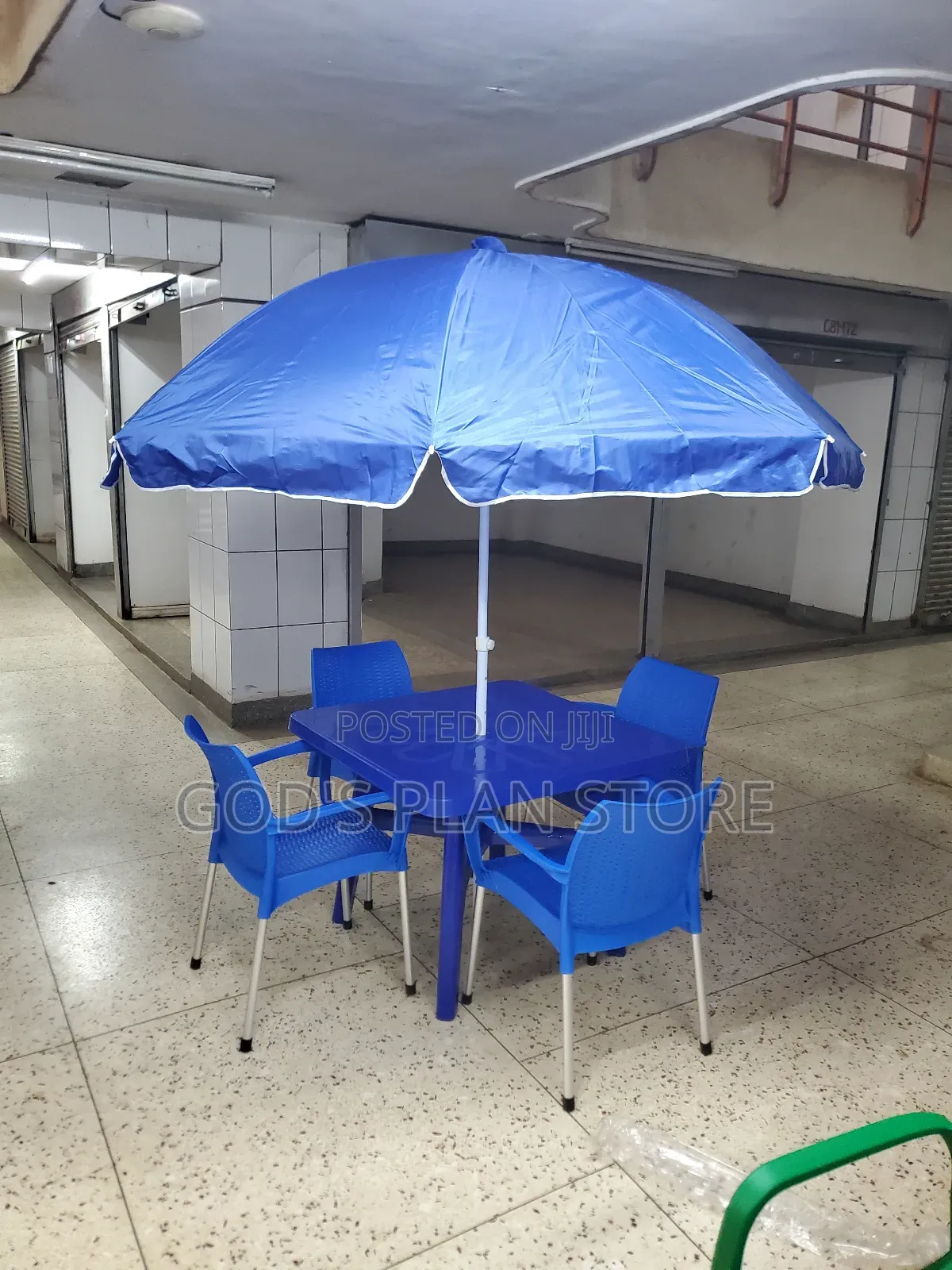 Chill Outdoor Plastic Table /Chairs and Umbrella for Beach and Bars