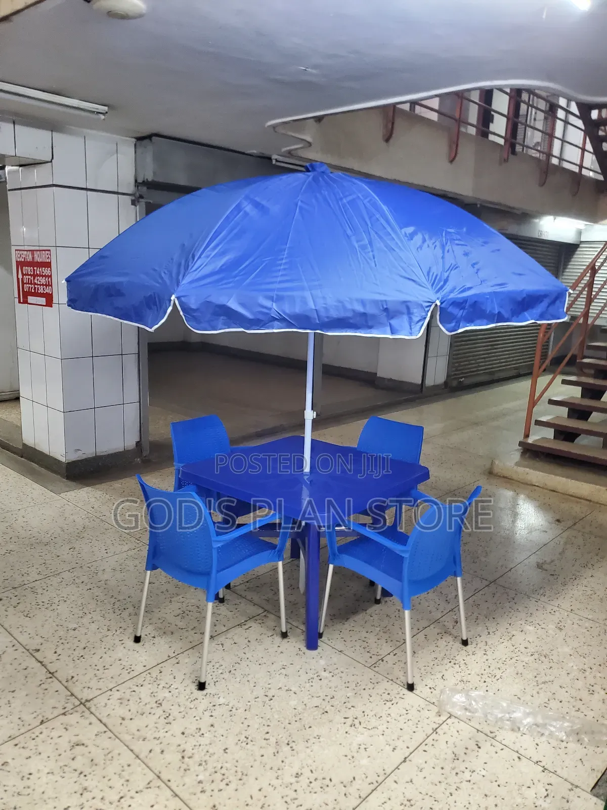 Chill Outdoor Plastic Table /Chairs and Umbrella for Beach and Bars