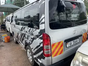 Toyota HiAce 2010 Silver