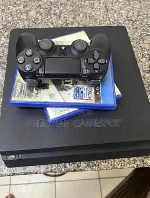 Playstation 4, Clean and Ready, 2 Pads and Fun Games for Everyone!