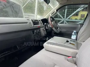 Toyota HiAce 2010 Silver