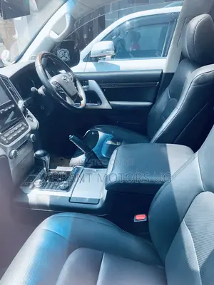 Toyota Land Cruiser 2016 Black