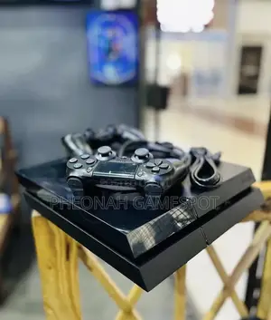 Playstation 4 Standard, Dual Pads, 15 Games, Clean Unit!