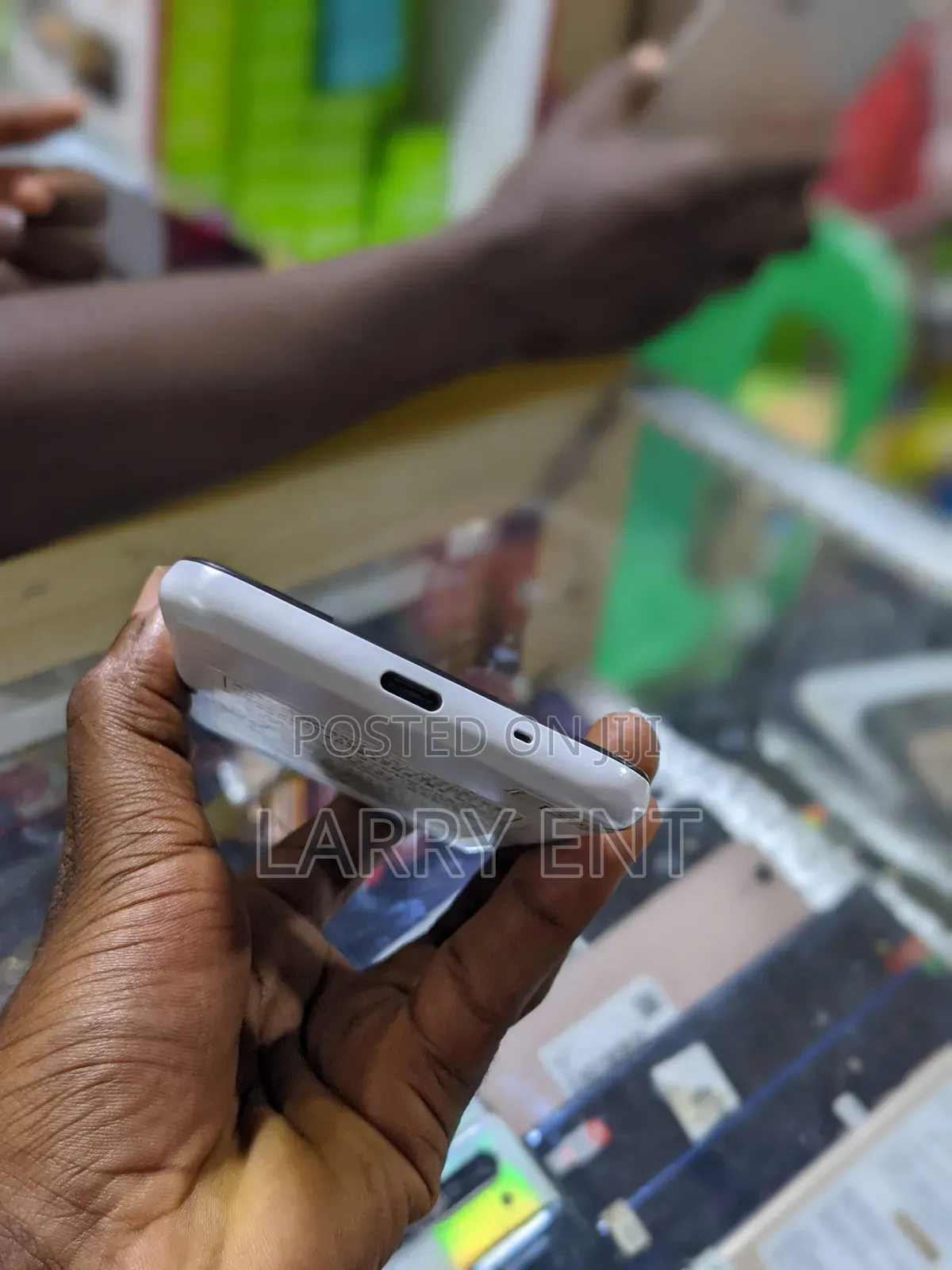 Sharp Aquos Sense SHV40 32 GB White
