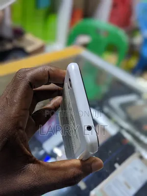 Sharp Aquos Sense SHV40 32 GB White
