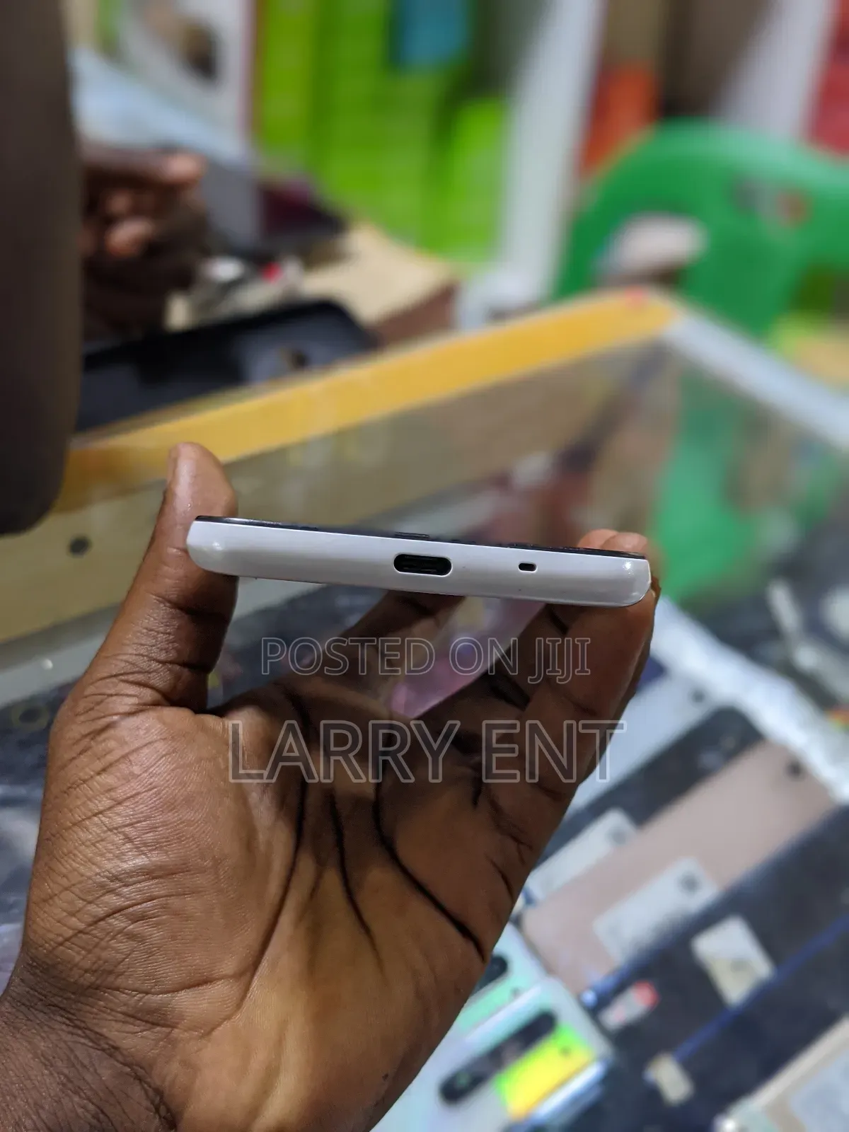 Sharp Aquos Sense SHV40 32 GB White