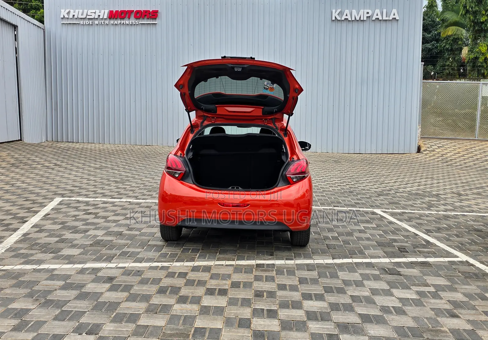 Peugeot 208 2016 Orange