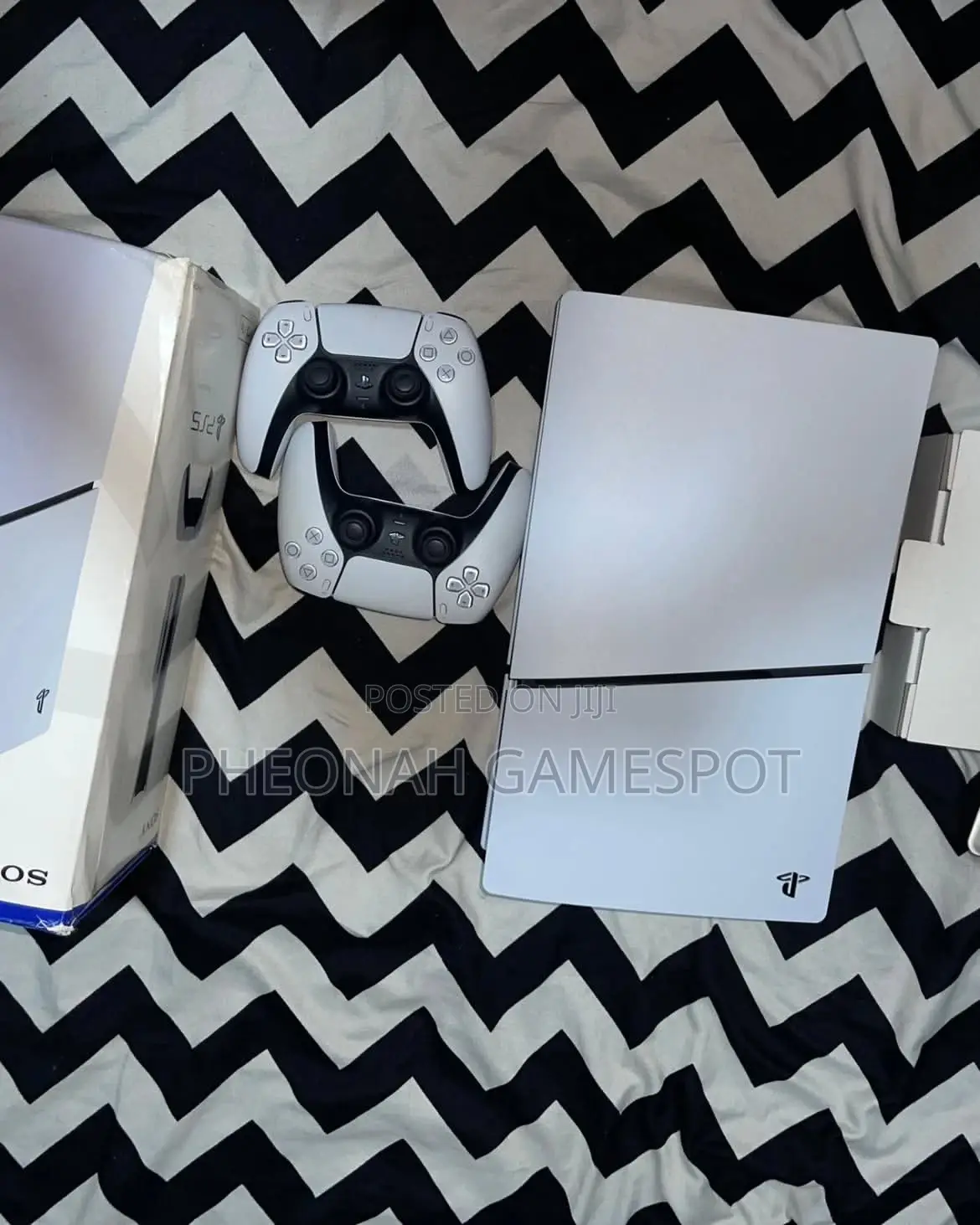Compact Ps5 Slim Unit, Excellent Shape, 2 Pads, 5 Games.