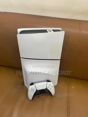 Elegant Ps5 Slim Set, 2 Pads and 5 Awesome Titles Inside.