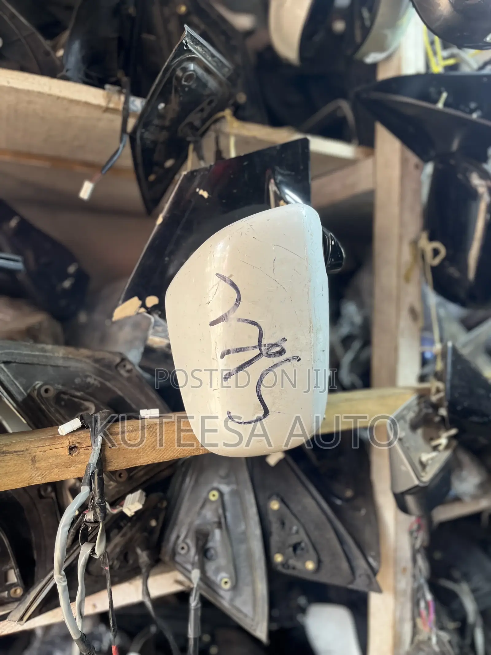 Harrier Kawundo 2008 Side Mirror