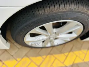 Subaru Legacy 2.5i Premium Sedan 2012 White