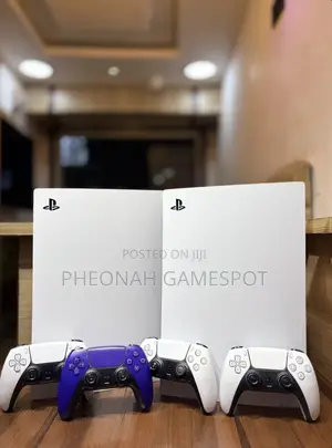 Playstation 5 Standard, Good Shape, 2 Pads, 3 Free Games.
